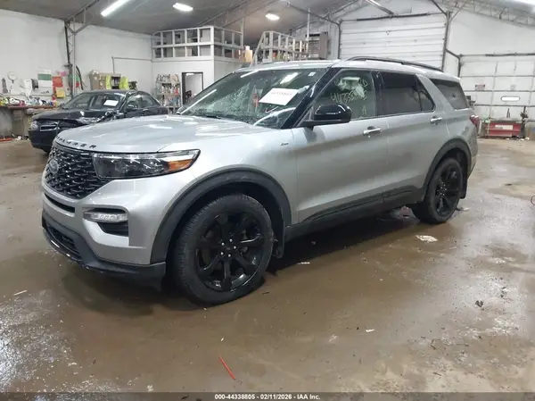 1FMSK8KH1RGA52872 2024 FORD EXPLORER - Image 2