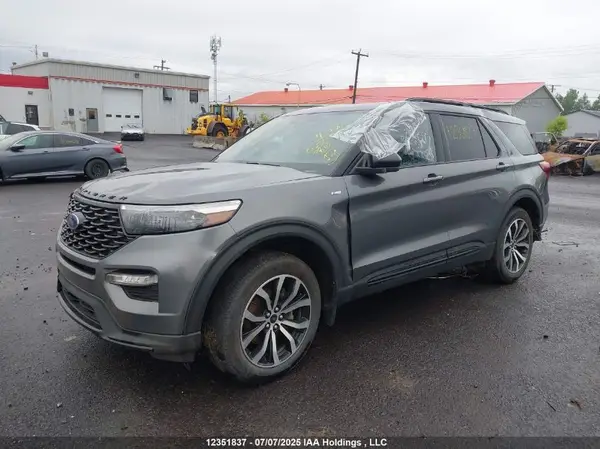 1FMSK8KH8NGB56446 2022 FORD EXPLORER - Image 2