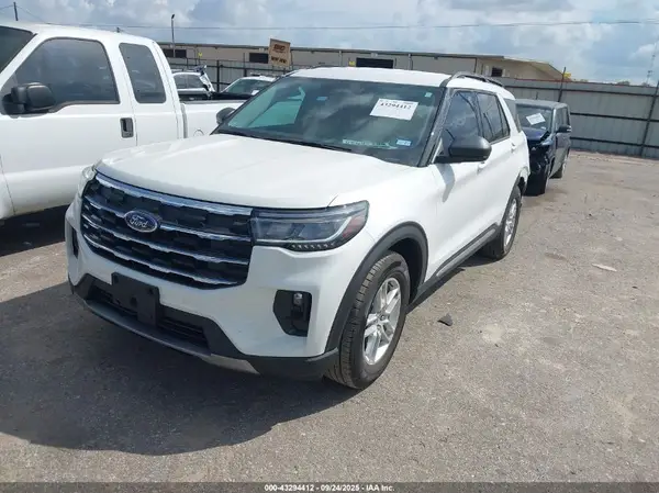 1FMUK7DH1SGB10422 2025 FORD EXPLORER - Image 2