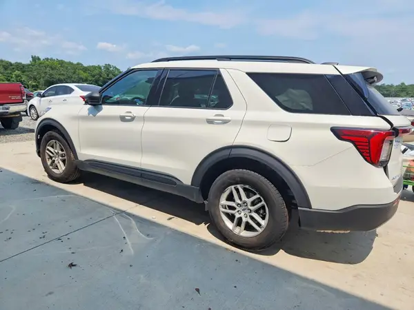 1FMUK7DH1TGB45057 2026 FORD EXPLORER - Image 2