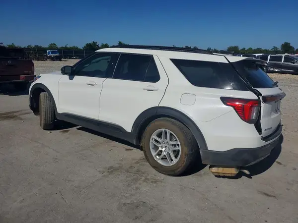 1FMUK7DH6TGB22146 2026 FORD EXPLORER - Image 2