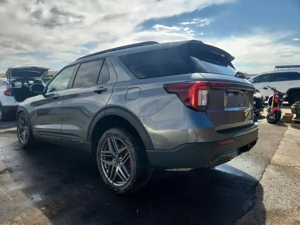1FMUK7KH7TGA56502 2026 FORD EXPLORER - Image 2