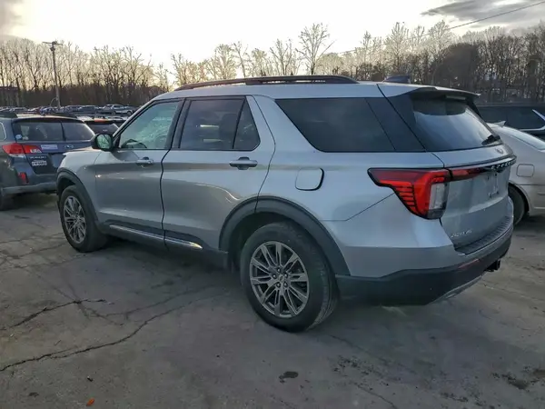 1FMUK8DH2SGA21111 2025 FORD EXPLORER - Image 2