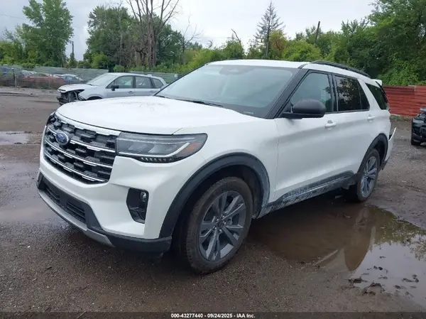 1FMUK8DH3SGC70470 2025 FORD EXPLORER - Image 2