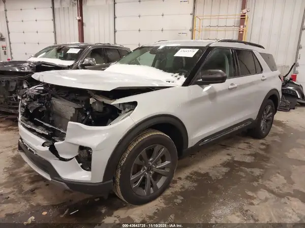 1FMUK8DHXSGB14250 2025 FORD EXPLORER - Image 2