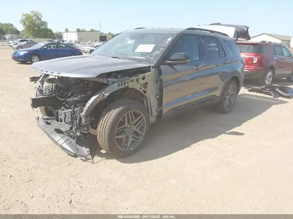 1FMUK8KH1SGB64747 2025 FORD EXPLORER - Image 2