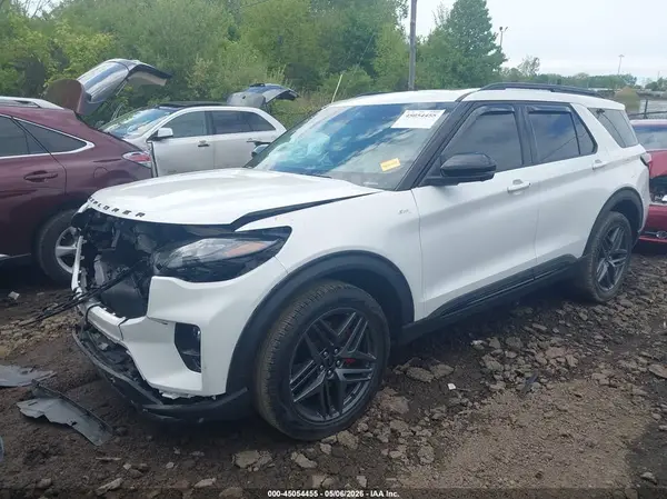1FMUK8KH1SGC64895 2025 FORD EXPLORER - Image 2