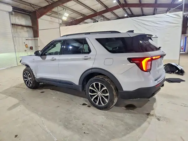 1FMUK8KH1TGA56937 2026 FORD EXPLORER - Image 2