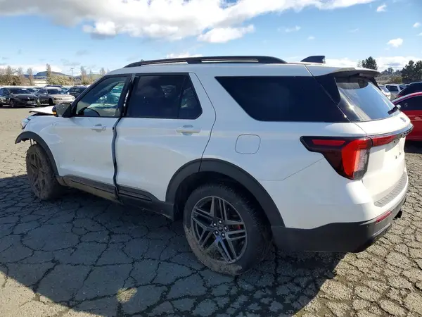 1FMUK8KH2SGB00927 2025 FORD EXPLORER - Image 2