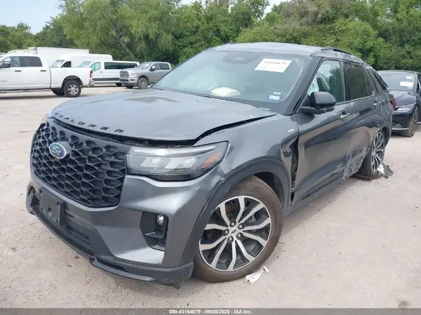 1FMUK8KH2SGB31496 2025 FORD EXPLORER - Image 2