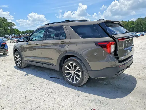 1FMUK8KH2TGB45044 2026 FORD EXPLORER - Image 2