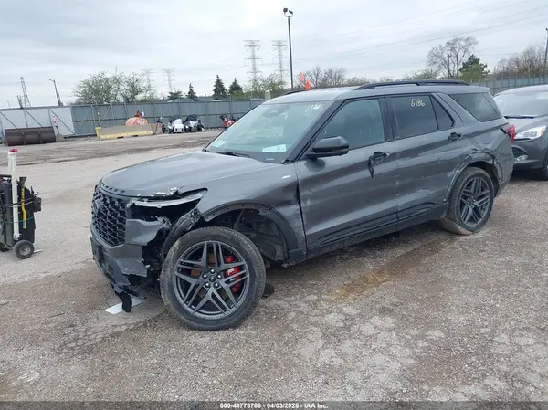 1FMUK8KH7SGC50385 2025 FORD EXPLORER - Image 2