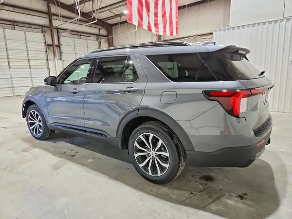 1FMUK8KH7TGA55873 2026 FORD EXPLORER - Image 2