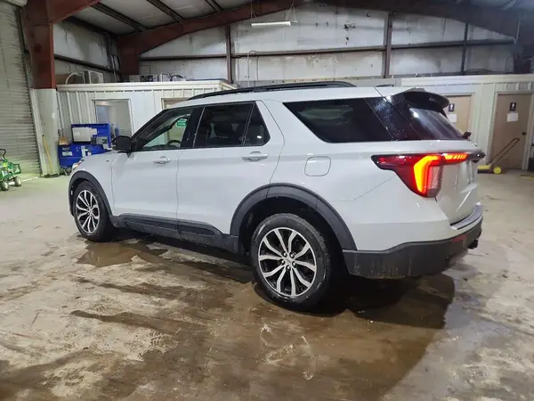1FMUK8KH7TGA56246 2026 FORD EXPLORER - Image 2