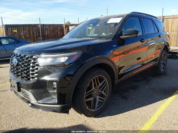 1FMUK8KH8SGC04662 2025 FORD EXPLORER - Image 2