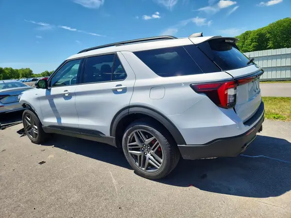 1FMUK8KH8TGB21590 2026 FORD EXPLORER - Image 2