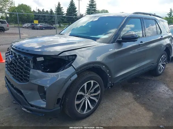 1FMUK8KH9SGB29518 2025 FORD EXPLORER - Image 2
