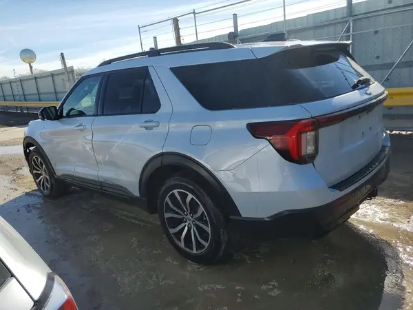 1FMUK8KH9TGA16864 2026 FORD EXPLORER - Image 2
