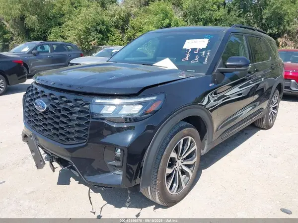 1FMUK8KHXSGB32184 2025 FORD EXPLORER - Image 2