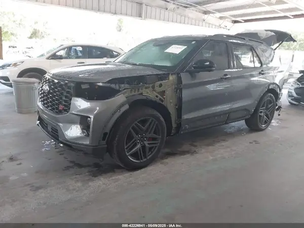 1FMWK8GC1SGB17160 2025 FORD EXPLORER - Image 2