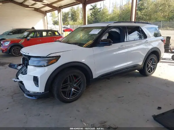 1FMWK8GC2SGB07205 2025 FORD EXPLORER - Image 2