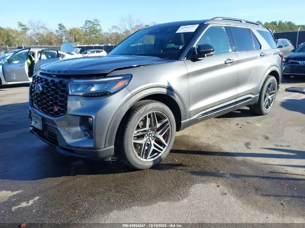 1FMWK8GC2SGC93831 2025 FORD EXPLORER - Image 2