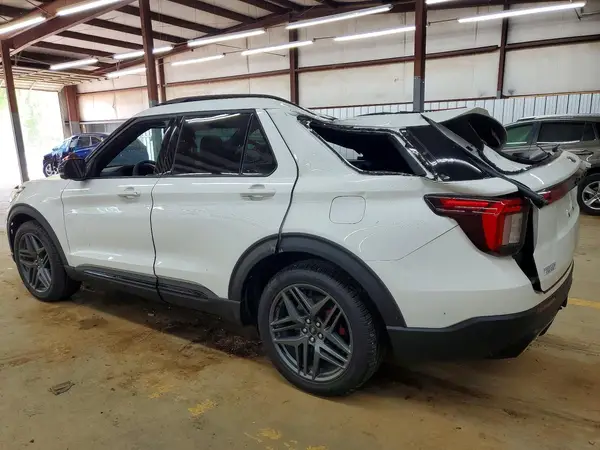 1FMWK8GC2TGA31549 2026 FORD EXPLORER - Image 2
