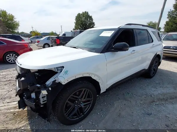 1FMWK8GC5SGC14989 2025 FORD EXPLORER - Image 2