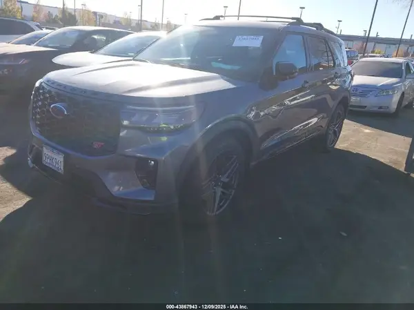 1FMWK8GC8SGA60519 2025 FORD EXPLORER - Image 2