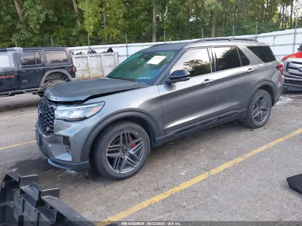 1FMWK8GCXSGA64927 2025 FORD EXPLORER - Image 2
