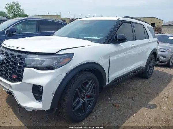 1FMWK8GCXTGA21335 2026 FORD EXPLORER - Image 2