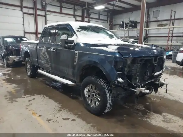 1FT7W2B63HEF10061 2017 FORD F250 - Image 1