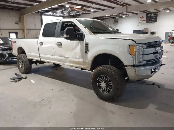 1FT7W2B69HEE11955 2017 FORD F250 - Image 1