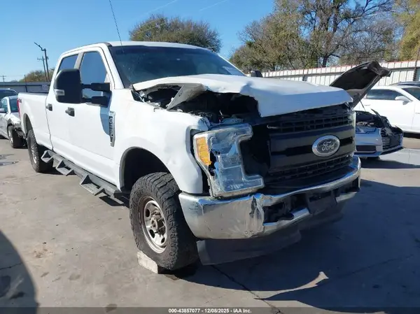 1FT7W2B6XHEF36575 2017 FORD F250 - Image 1