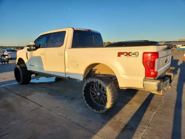 1FT7W2BT1HEB57616 2017 FORD F250 - Image 2