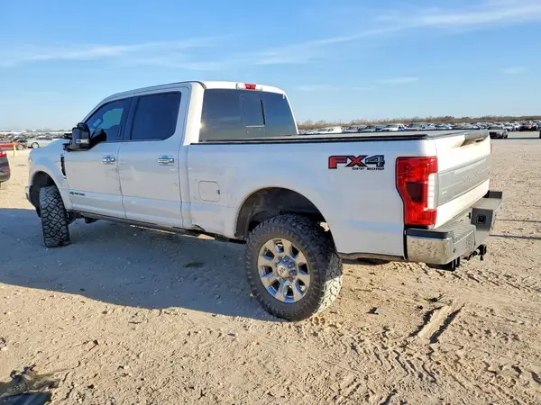 1FT7W2BT2JEC39389 2018 FORD F250 - Image 2