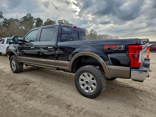 1FT7W2BT3HEF06887 2017 FORD F250 - Image 2