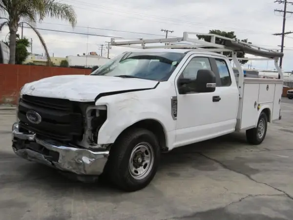 1FT7X2A69KEF58122 2019 FORD F250 - Image 2