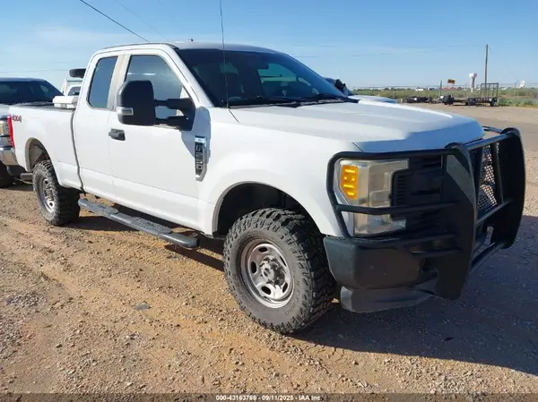 1FT7X2B60HEF18261 2017 FORD F250 - Image 1