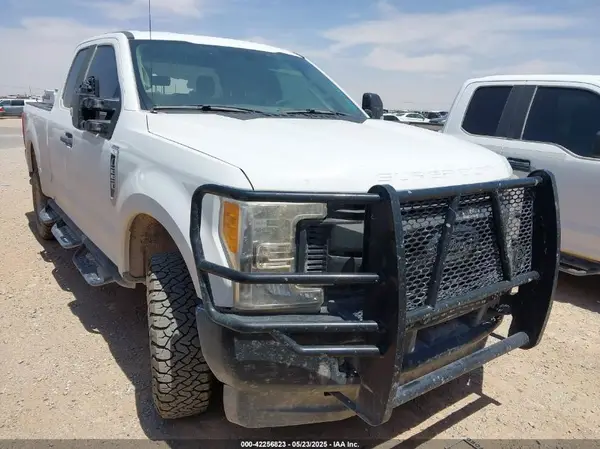 1FT7X2B61HEF18219 2017 FORD F250 - Image 1
