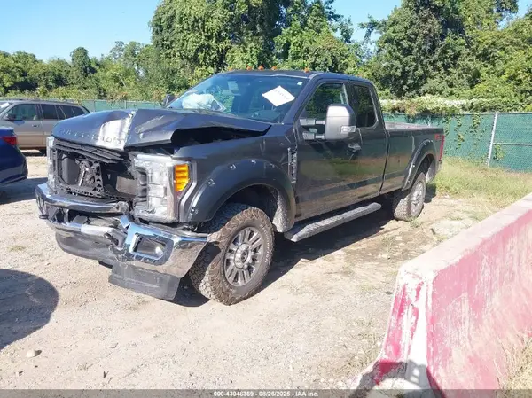 1FT7X2B65HEB27042 2017 FORD F250 - Image 2
