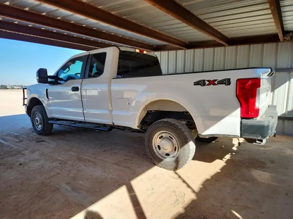 1FT7X2B65HED32974 2017 FORD F250 - Image 2