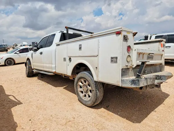 1FT7X2B68HEE63526 2017 FORD F250 - Image 2