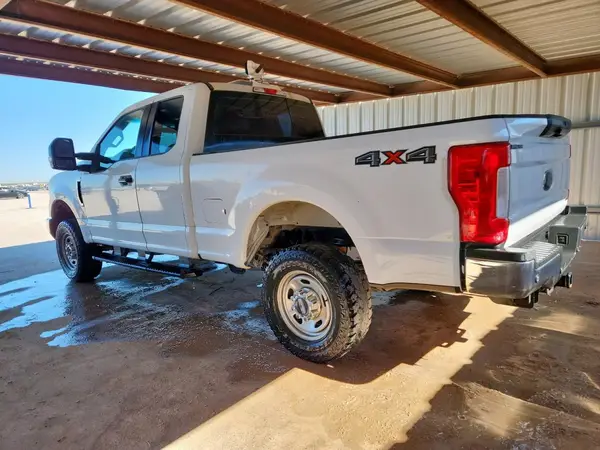 1FT7X2B6XJEC27109 2018 FORD F250 - Image 2