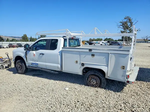 1FT7X2BA4PEC28432 2023 FORD F250 - Image 2