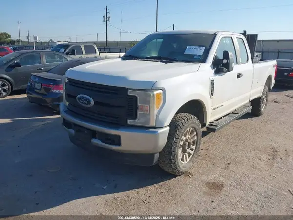 1FT7X2BT2HEE01996 2017 FORD F250 - Image 2