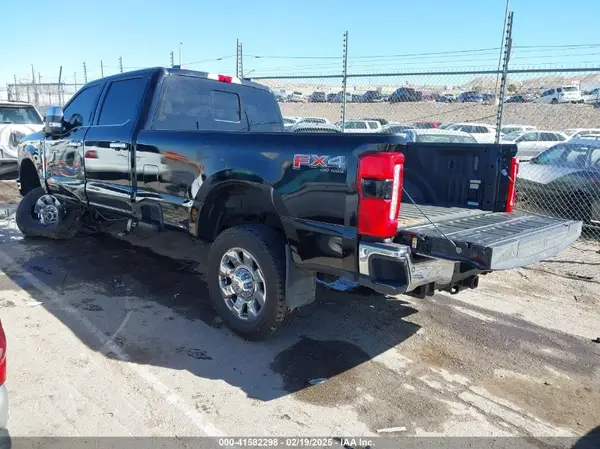 2024 FORD F350 IAAI lot 41582298 auction photo 3