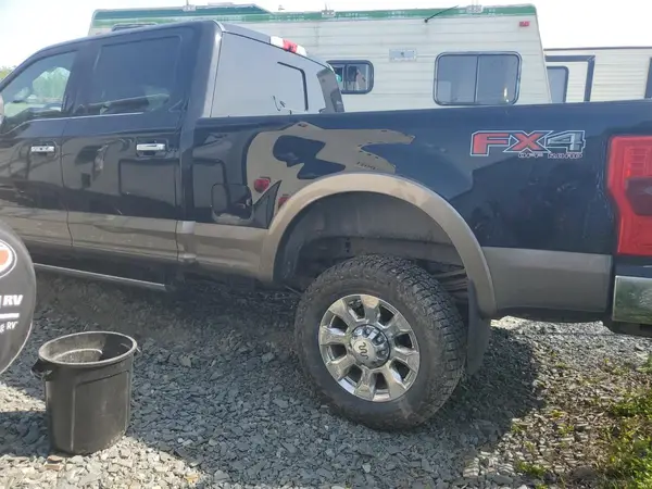 1FT8W3BT8JEB61677 2018 FORD F350 - Image 2