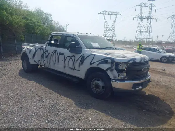 1FT8W3CT5KEF10102 2019 FORD F350 - Image 1