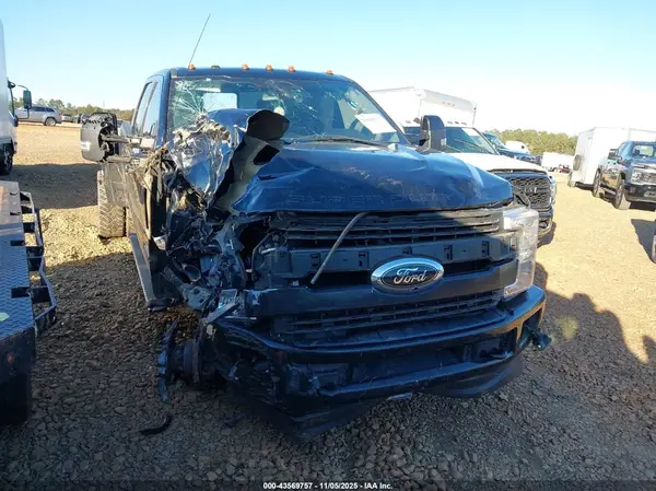 1FT8W3DT8HEF10392 2017 FORD F350 - Image 1